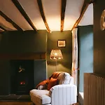 Family-friendly Cotswolds With Log Burner, Garden, Sleeps 6 * Bloxham