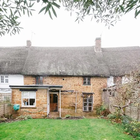 Cosy Cotswolds With Log Burner, Garden, Sleeps 6, Near Soho *