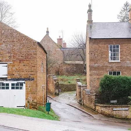Cosy Cotswolds With Log Burner, Garden, Sleeps 6, Near Soho *