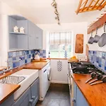 Hébergement de vacances Family-friendly Cotswolds With Log Burner, Garden, Sleeps 6