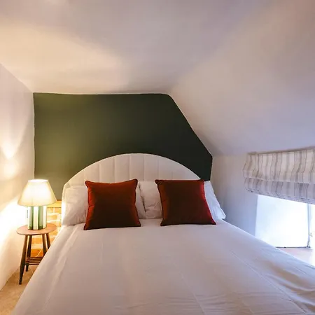Family-friendly Cotswolds With Log Burner, Garden, Sleeps 6 Hébergement de vacances *